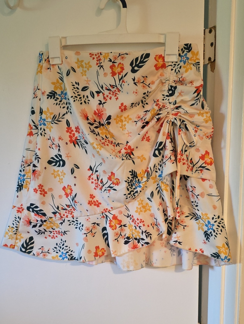 SHEIN Cream Floral Ruffle Tie-Side Skirt